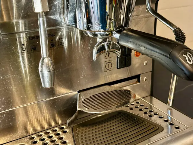 Group head, portafilter and drip tray