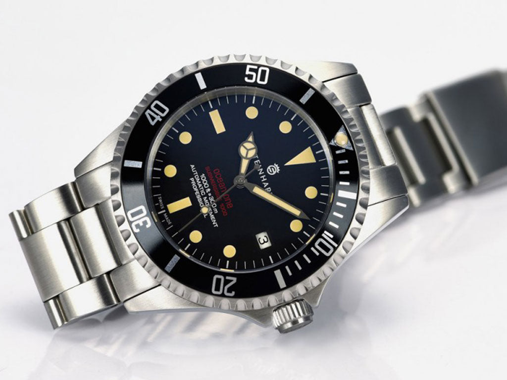 Steinhart Ocean One Vintage on its steel bracelet